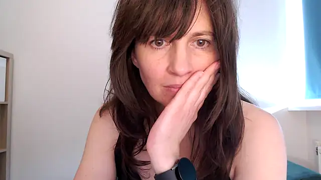 Snapshot of Ella_Next_Door chatting on 03-03-26, 03:19 Ella Next Door online show from 03-03-26, 03:19