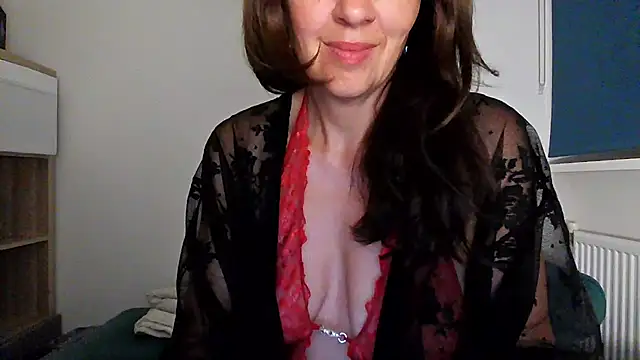 Snapshot of Ella_Next_Door chatting on 07-16-26, 09:56 Ella Next Door online show from 07-16-26, 09:56
