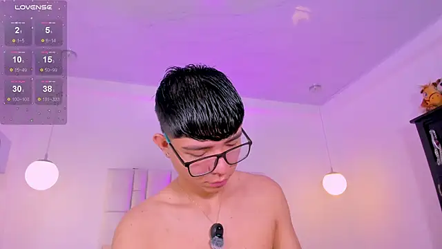 Snapshot of CodyTwink chatting on 05-16-26, 04:17 CodyTwink online show from 05-16-26, 04:17