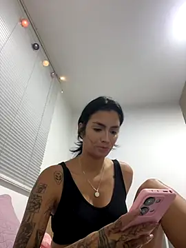 Snapshot of DeuxGold chatting on 10-11-25, 01:06 DeuxGold online show from 10-11-25, 01:06