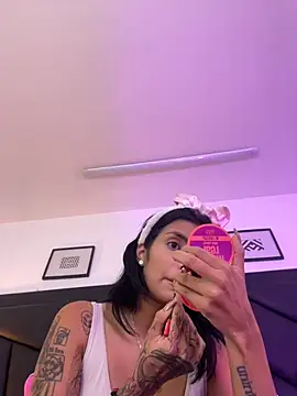 Snapshot of DeuxGold chatting on 10-15-25, 04:00 DeuxGold online show from 10-15-25, 04:00