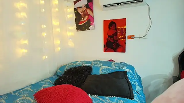 Snapshot of CandyBlackFunXXX chatting on 03-22-25, 03:53 CandyBlackFunXXX online show from 03-22-25, 03:53