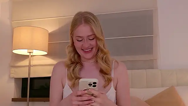 JuliaJaee online show from 05-06-26, 05:50