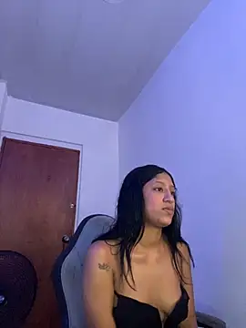 Snapshot of Boypolla11 chatting on 11-21-25, 03:33 Boypolla11 online show from 11-21-25, 03:33