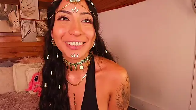 amber curly online show from 10-31-25, 04:25