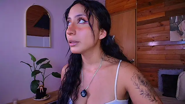 Snapshot of amber_curly chatting on 07-08-26, 07:47 amber curly online show from 07-08-26, 07:47