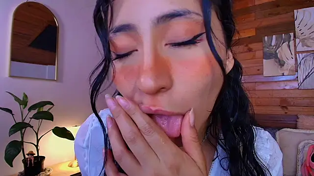 Snapshot of amber_curly chatting on 07-17-26, 09:23 amber curly online show from 07-17-26, 09:23