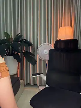 Snapshot of MinhTuanLive chatting on 02-15-26, 07:51 MinhTuanLive online show from 02-15-26, 07:51