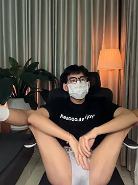 Snapshot of MinhTuanLive chatting on 02-11-26, 05:51 MinhTuanLive online show from 02-11-26, 05:51