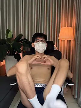 Snapshot of MinhTuanLive chatting on 02-19-26, 08:11 MinhTuanLive online show from 02-19-26, 08:11