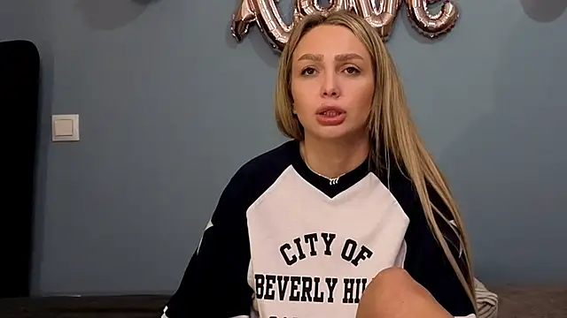 Snapshot of AnnaMaee chatting on 03-02-25, 02:30 AnnaMaee online show from 03-02-25, 02:30