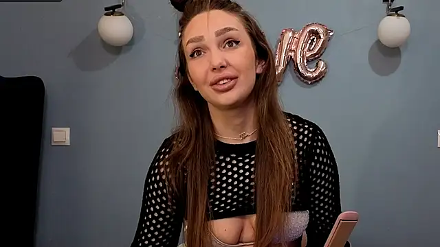 Snapshot of AnnaMaee chatting on 02-21-25, 09:00 AnnaMaee online show from 02-21-25, 09:00