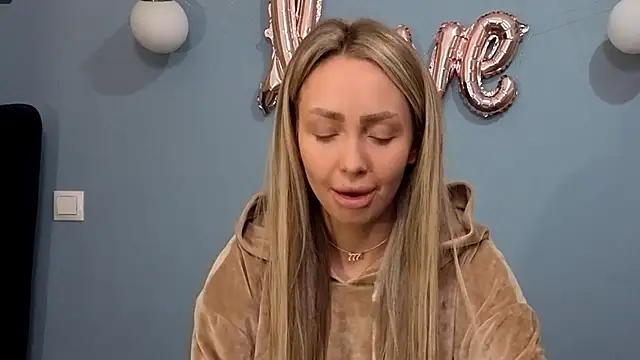 Snapshot of AnnaMaee chatting on 02-25-25, 10:20 AnnaMaee online show from 02-25-25, 10:20