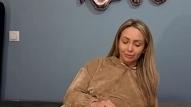 Snapshot of AnnaMaee chatting on 02-26-25, 01:25 AnnaMaee online show from 02-26-25, 01:25