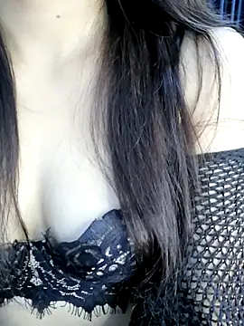 Snapshot of _Linez_ chatting on 09-21-25, 06:02  Linez  online show from 09-21-25, 06:02
