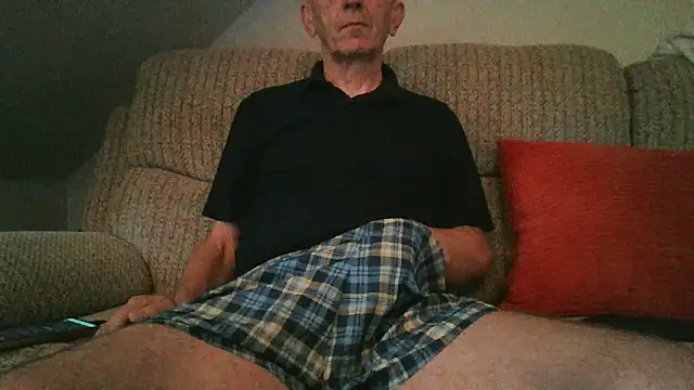 Snapshot of mr_english50 chatting on 06-18-26, 05:06 mr english50 online show from 06-18-26, 05:06