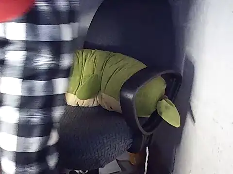 Haralushiaaax online show from 12-16-25, 01:21