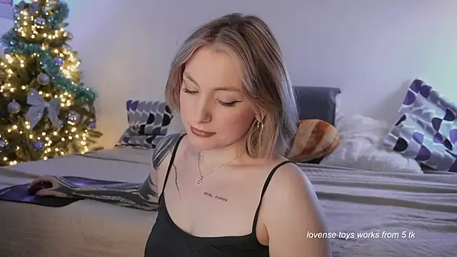 Snapshot of kris69kiss chatting on 12-22-25, 03:12 kris69kiss online show from 12-22-25, 03:12