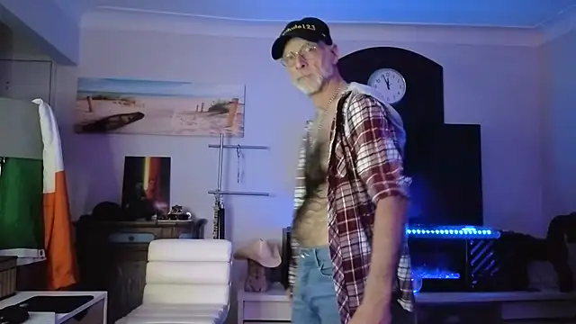 Towndude123 online show from 05-15-26, 03:59