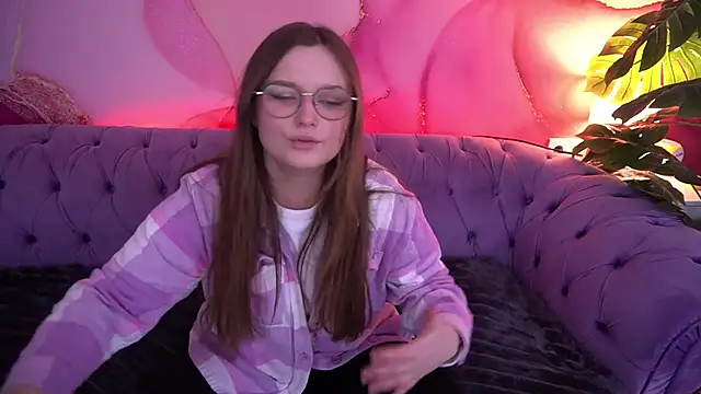 MagicPeachh  online show from 12-18-25, 01:37