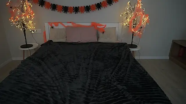 MagicPeachh  online show from 10-23-25, 06:01