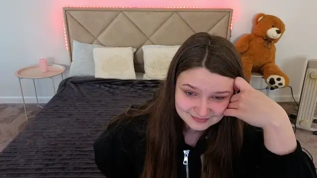 MagicPeachh  online show from 04-24-26, 06:48