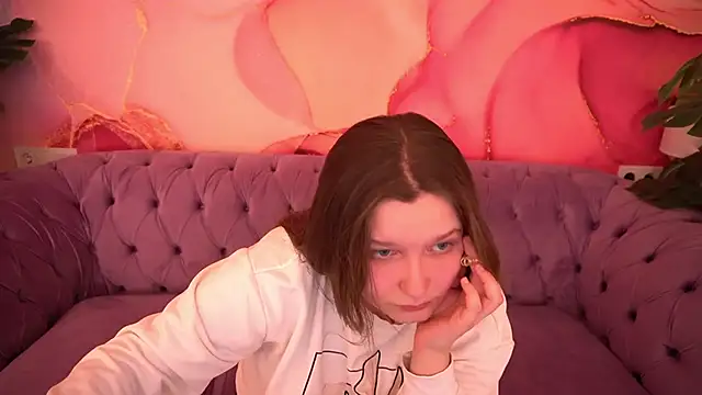 MagicPeachh  online show from 11-28-25, 07:19