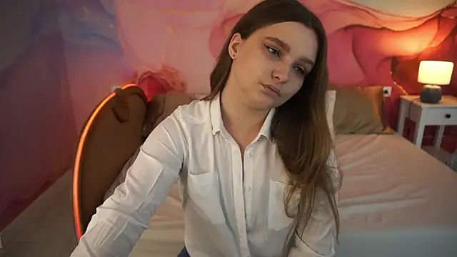 MagicPeachh  online show from 09-17-25, 12:40