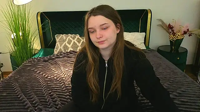 MagicPeachh  online show from 04-10-26, 05:36