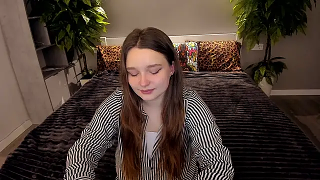 MagicPeachh  online show from 12-02-25, 06:48