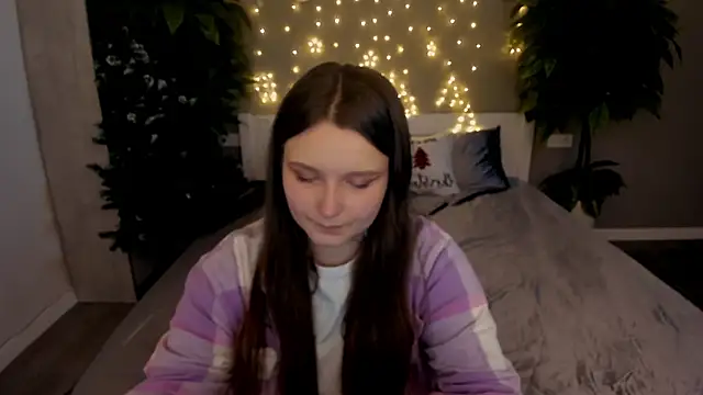 MagicPeachh  online show from 12-17-25, 02:11