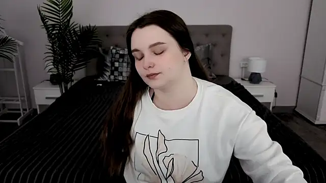 MagicPeachh  online show from 03-17-26, 07:00