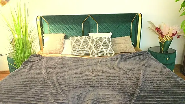 MagicPeachh  online show from 03-25-26, 07:41