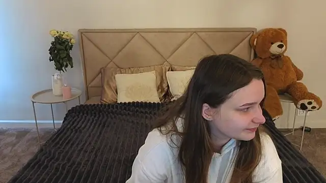 MagicPeachh  online show from 03-26-26, 06:55