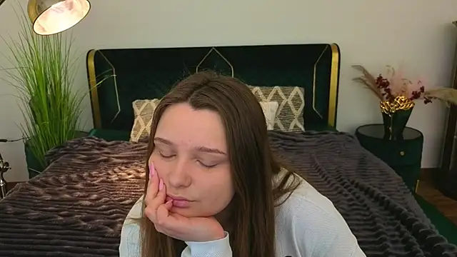 MagicPeachh  online show from 04-15-26, 05:57