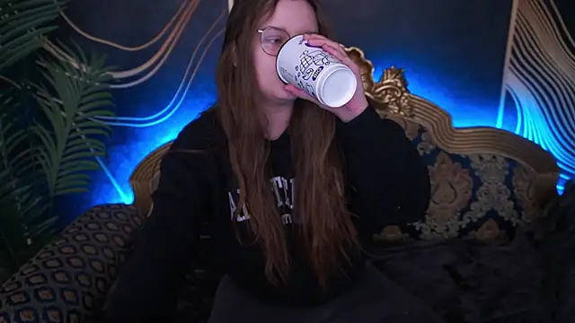 MagicPeachh  online show from 11-04-25, 06:50