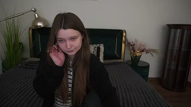 Snapshot of MagicPeachh_ chatting on 06-01-26, 06:13 MagicPeachh online show from 06-01-26, 06:13