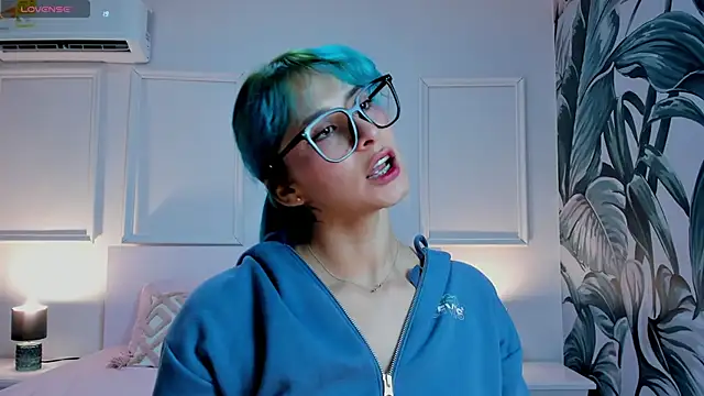 Ramona Flower online show from 12-15-25, 01:11