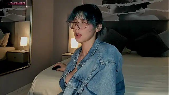 Ramona Flower online show from 12-19-25, 02:04