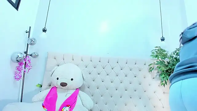 Victoria Coleman online show from 12-05-25, 08:17