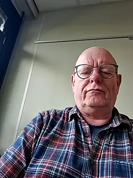 Snapshot of andrejoyfull64 chatting on 10-27-25, 01:56 andrejoyfull64 online show from 10-27-25, 01:56
