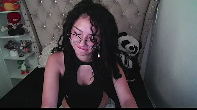 Snapshot of CherieCurl chatting on 09-21-25, 04:23 CherieCurl online show from 09-21-25, 04:23