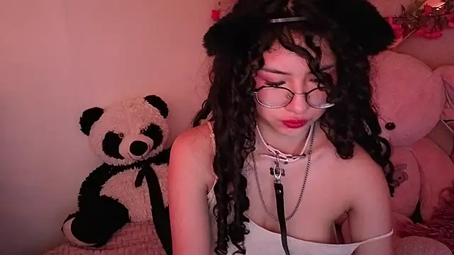 Snapshot of CherieCurl chatting on 05-30-26, 03:28 CherieCurl online show from 05-30-26, 03:28