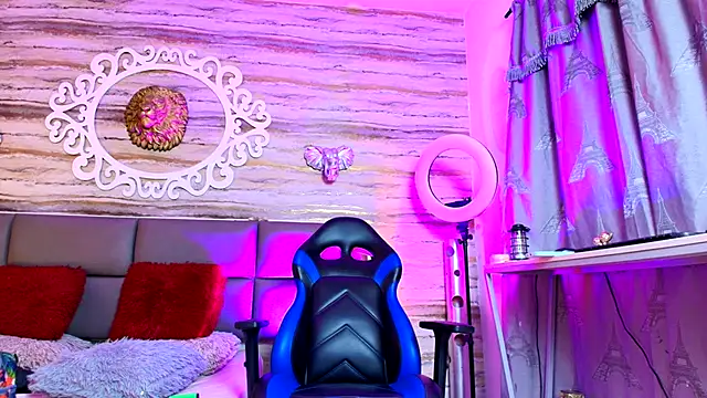 Snapshot of Bella_salvatore chatting on 09-25-25, 02:45 Bella salvatore online show from 09-25-25, 02:45