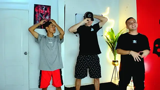 oversizedxguys online show from 04-11-26, 01:35