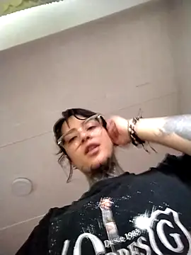 taaylor33 online show from 12-17-25, 10:48