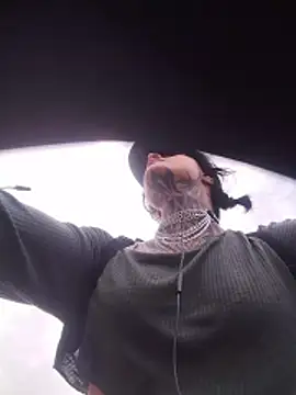 taaylor33 online show from 04-18-26, 08:09