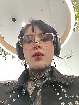 taaylor33 online show from 06-18-26, 04:12