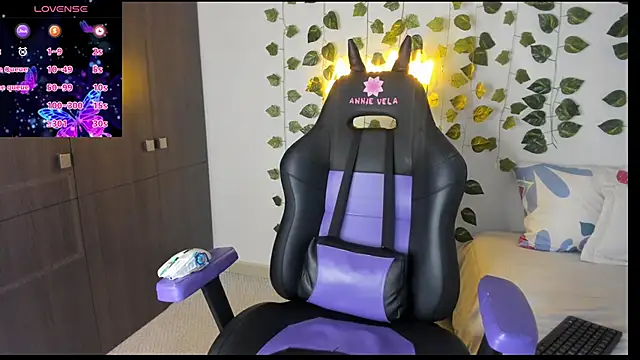 Annie Velas  online show from 10-15-25, 11:35