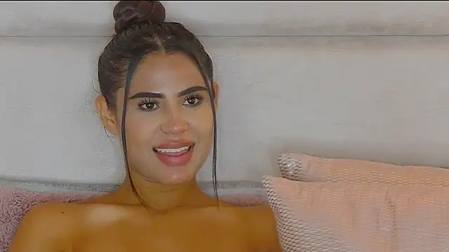 HaileyBaldwin online show from 01-14-25, 03:32